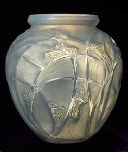 バッタ、1913年（青い乳色ガラス）